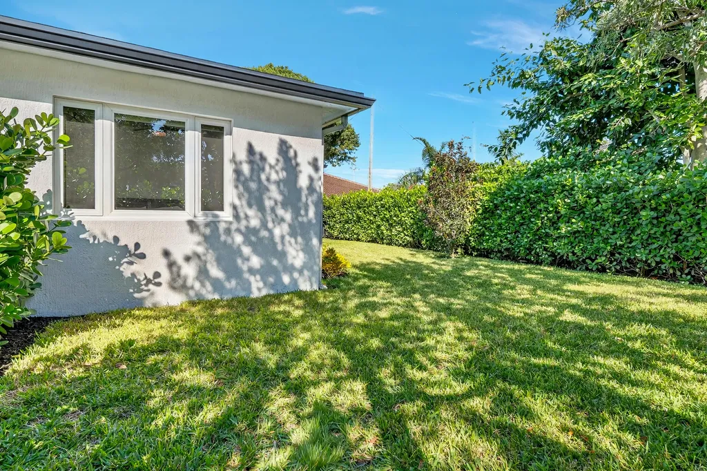301 Pilgrim Road West Palm Beach FL 33405