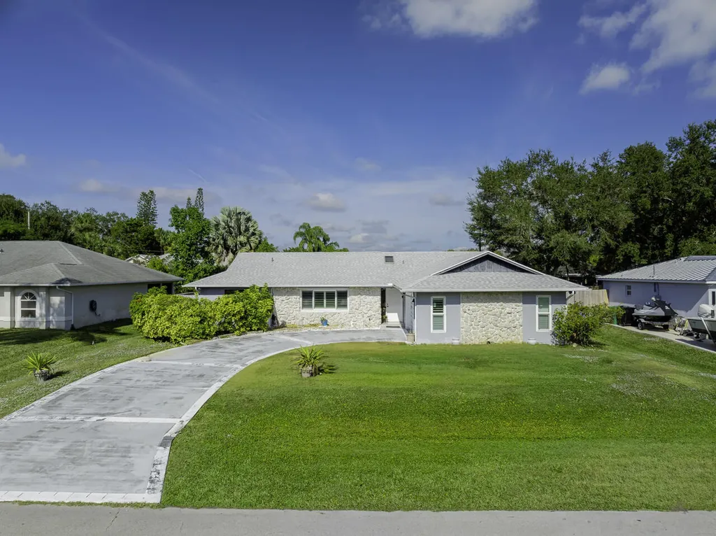 2329 SW Fern Circle Port St Lucie FL 34953