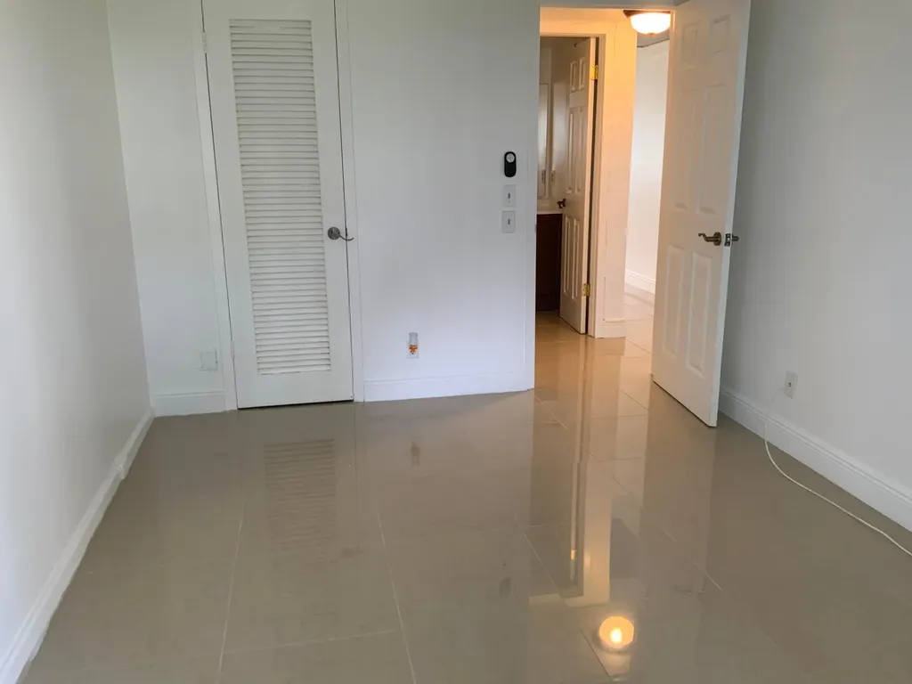 223 Fanshaw F Boca Raton FL 33434
