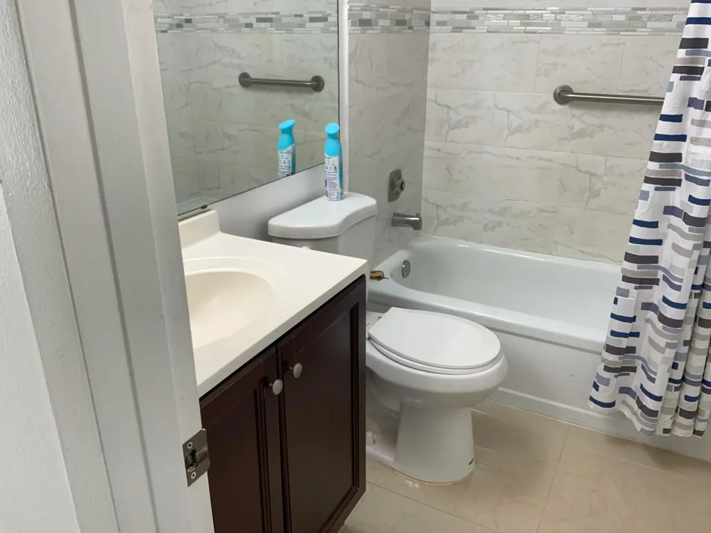 223 Fanshaw F Boca Raton FL 33434