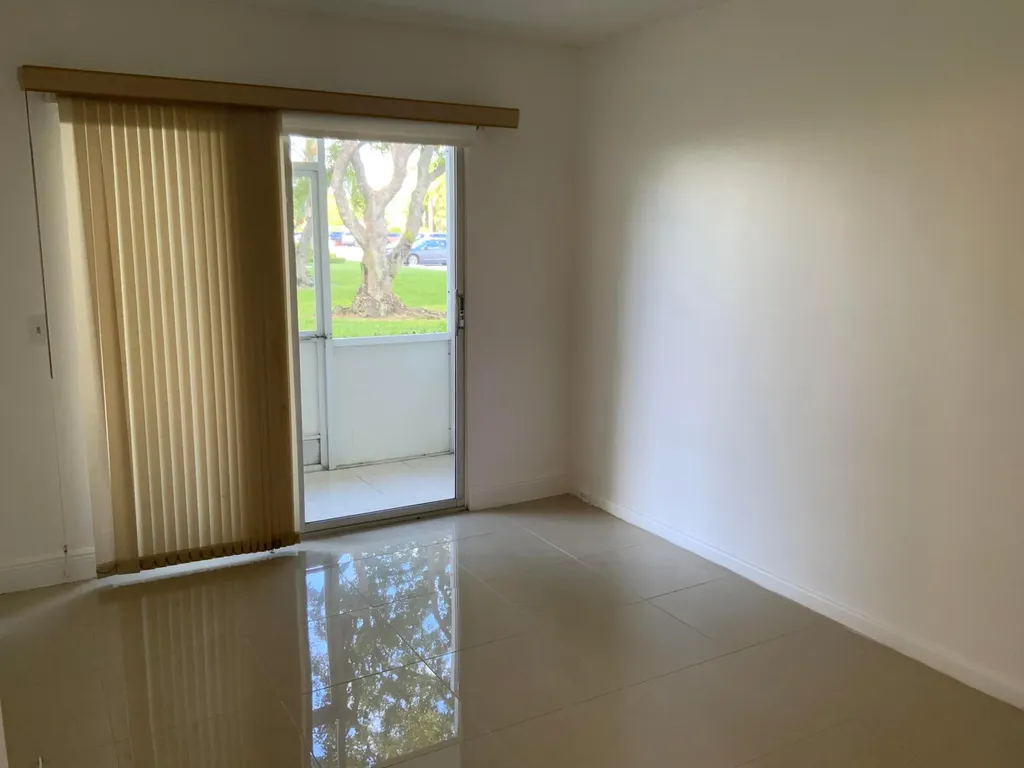 223 Fanshaw F Boca Raton FL 33434