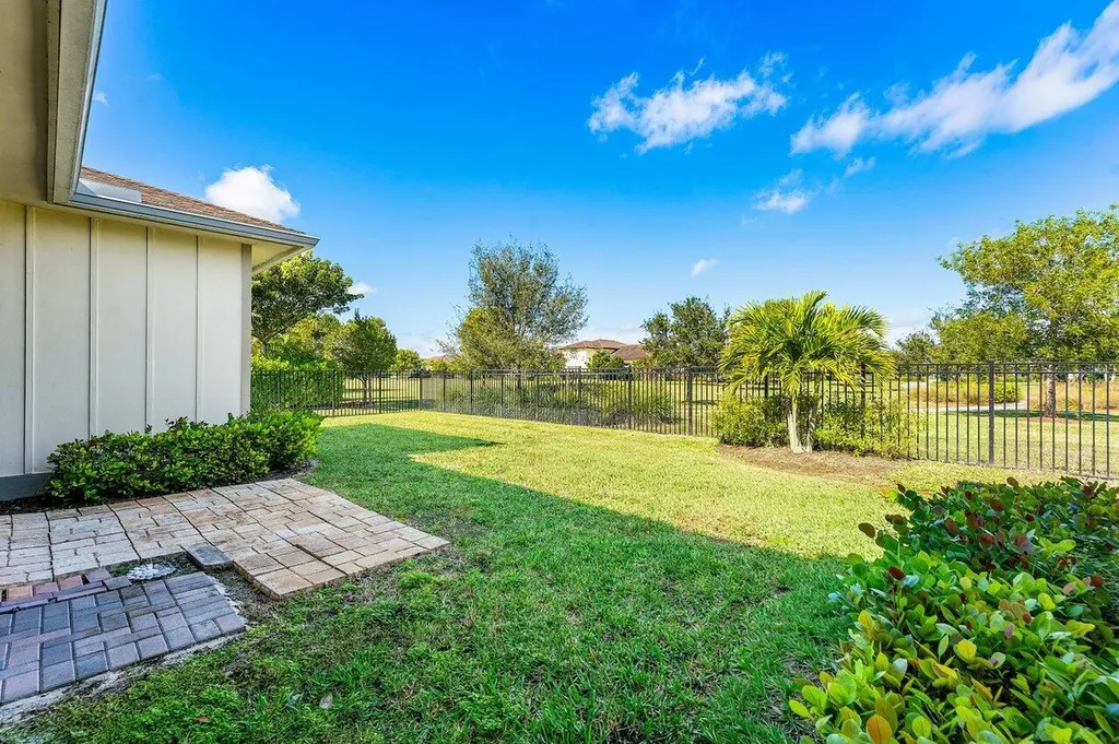940 Hookline Circle Loxahatchee FL 33470