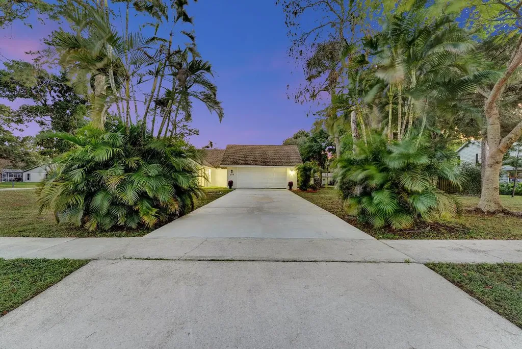 225 Sulky Way Wellington FL 33414