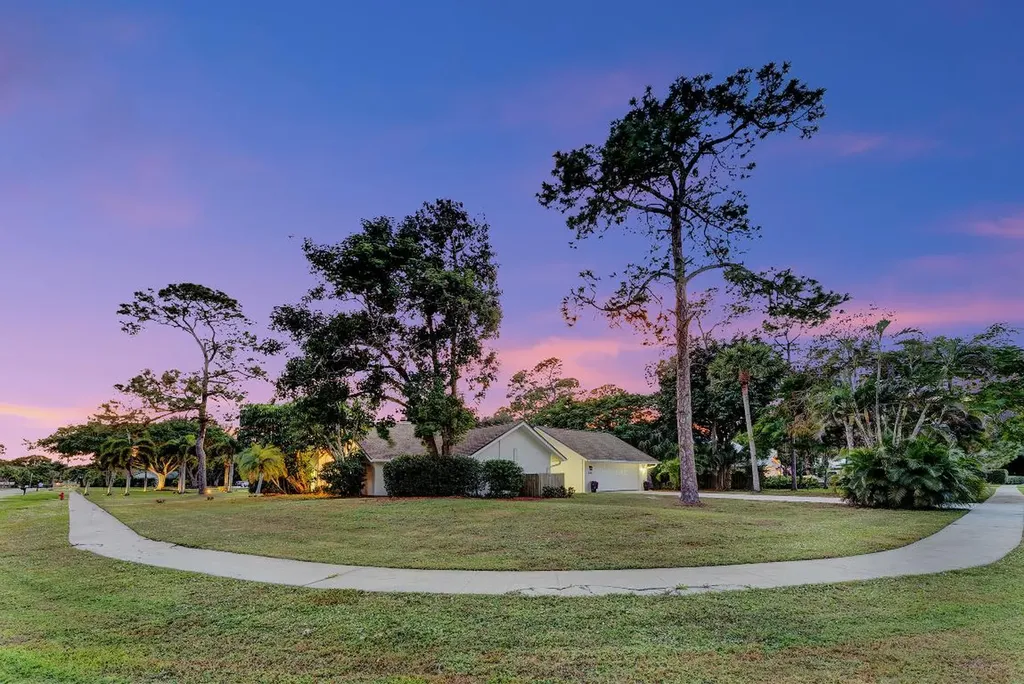 225 Sulky Way Wellington FL 33414