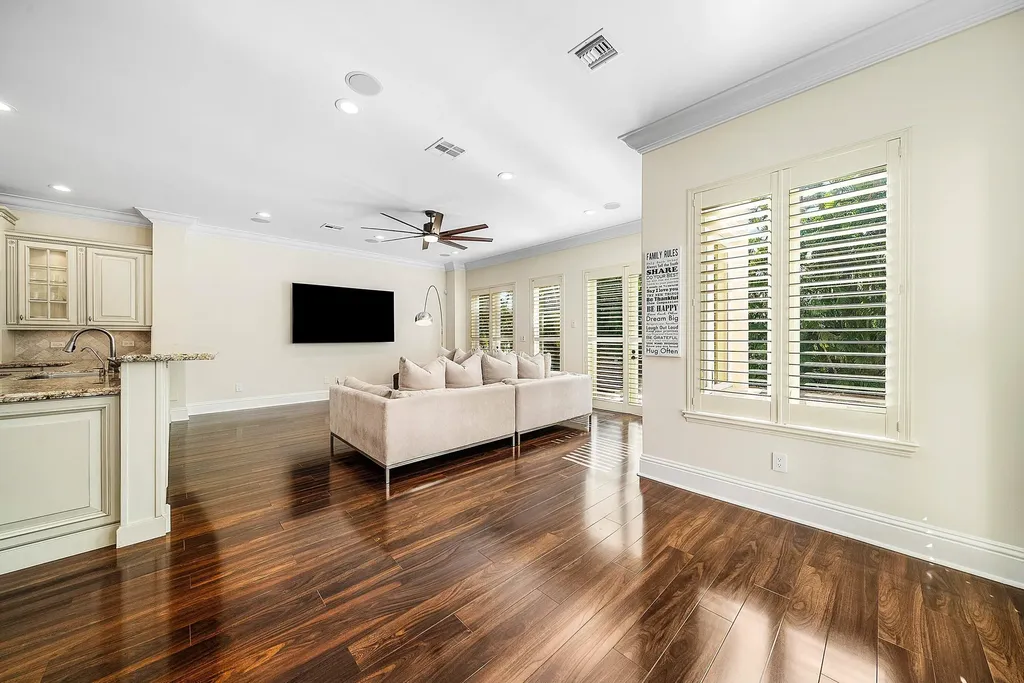 398 NE 7th Street Boca Raton FL 33432
