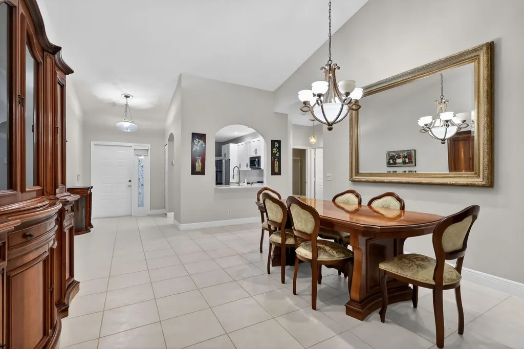 10564 Royal Caribbean Circle Boynton Beach FL 33437