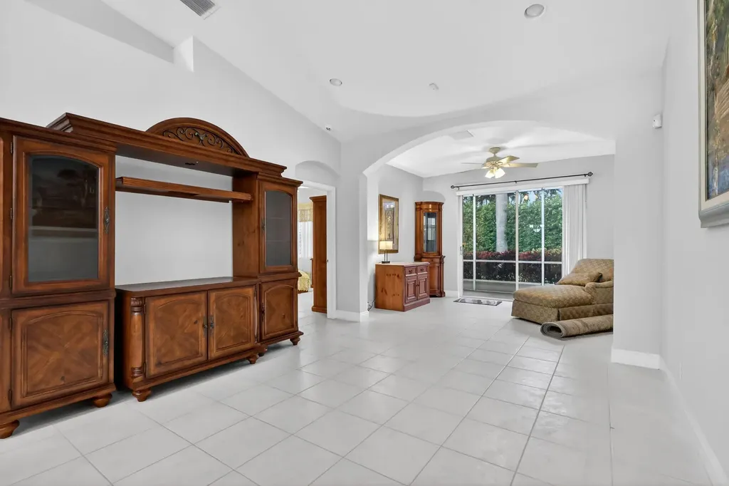 10564 Royal Caribbean Circle Boynton Beach FL 33437