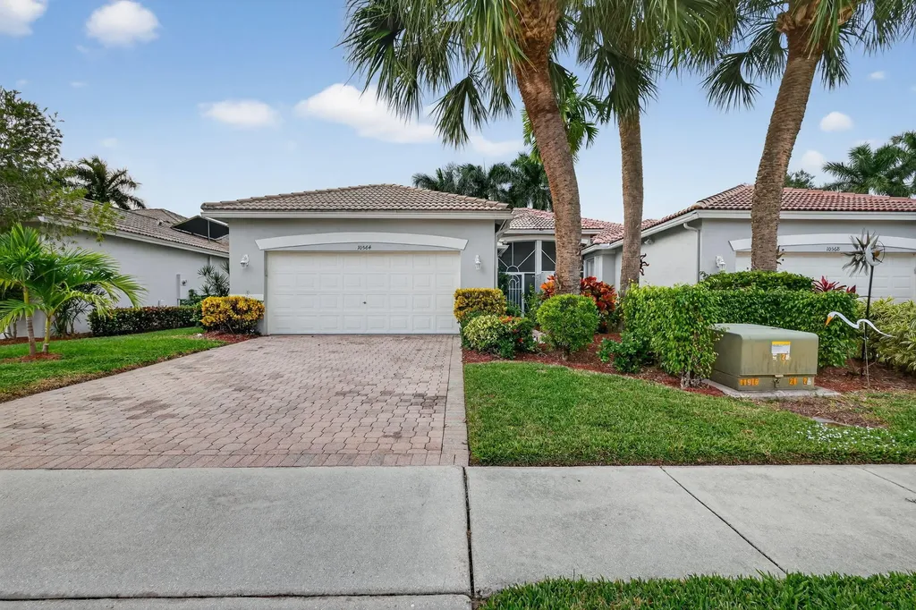 10564 Royal Caribbean Circle Boynton Beach FL 33437