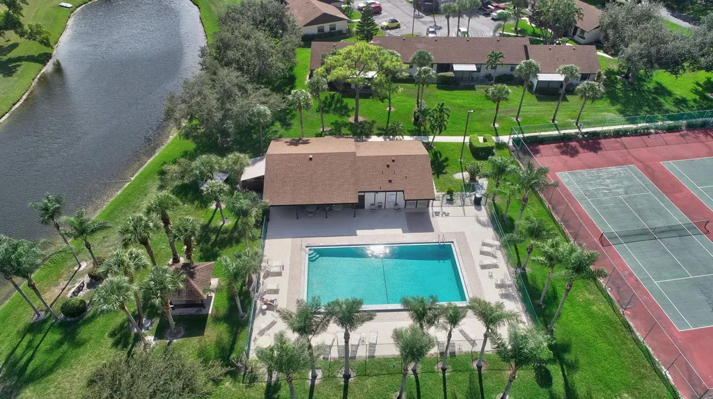 22 Via De Casas Sur Boynton Beach FL 33426