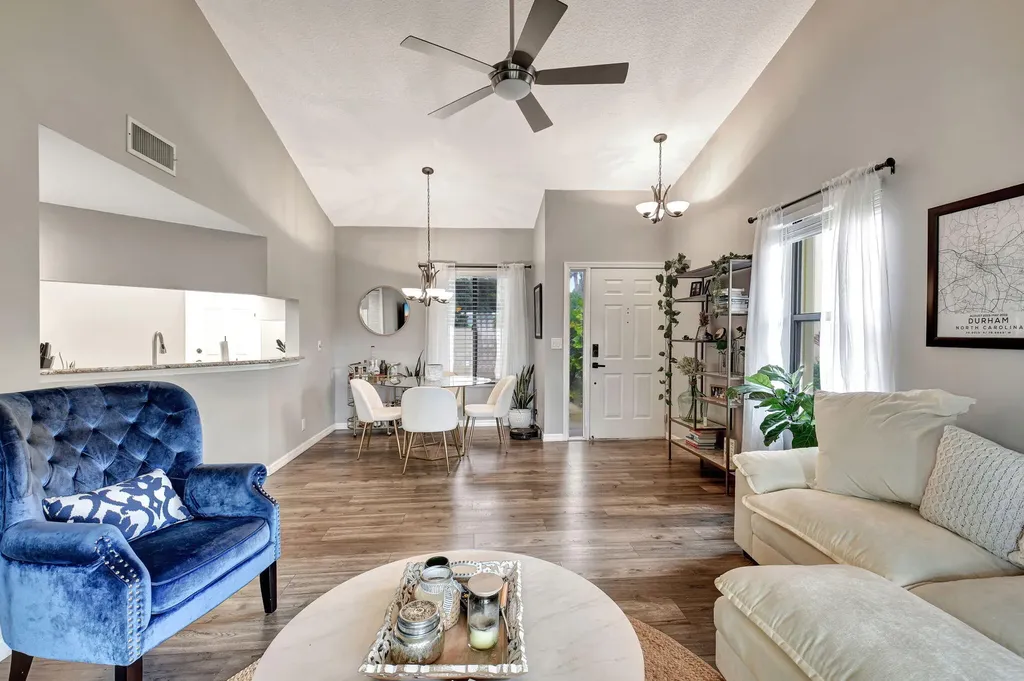 22 Via De Casas Sur Boynton Beach FL 33426