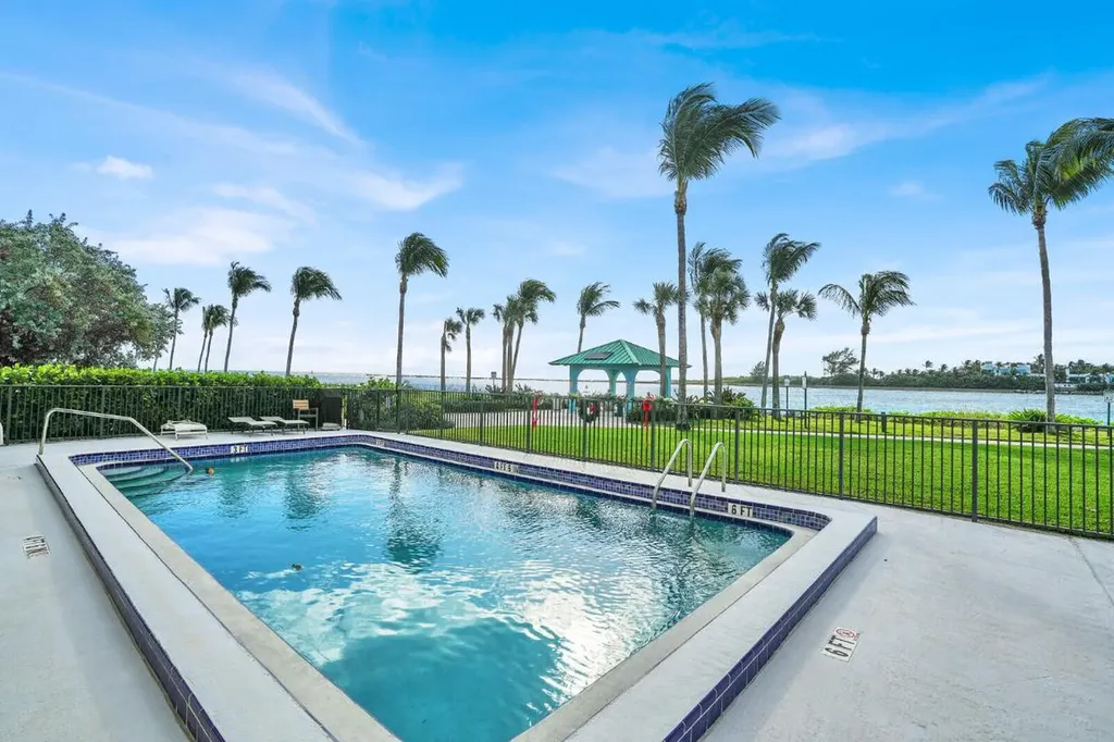 300 Inlet Way Palm Beach Shores FL 33404