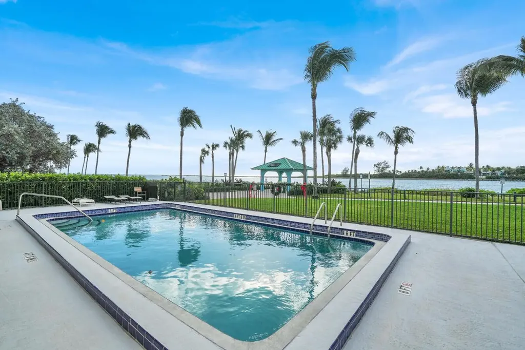300 Inlet Way Palm Beach Shores FL 33404