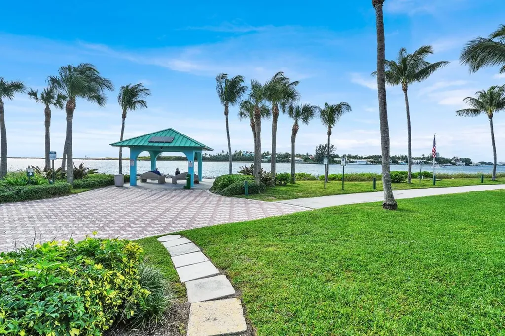 300 Inlet Way Palm Beach Shores FL 33404
