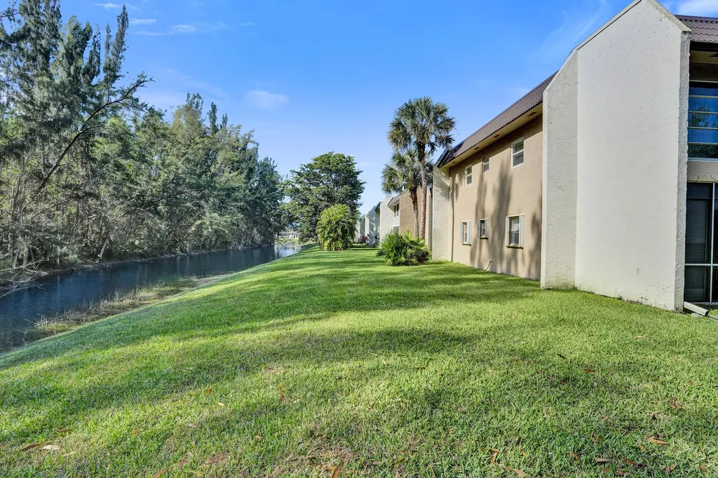140 Lake Meryl Drive West Palm Beach FL 33411
