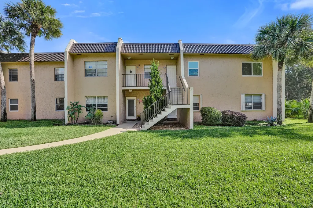 140 Lake Meryl Drive West Palm Beach FL 33411