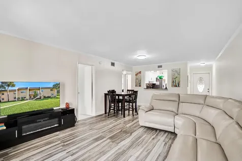 140 Lake Meryl Drive West Palm Beach FL 33411