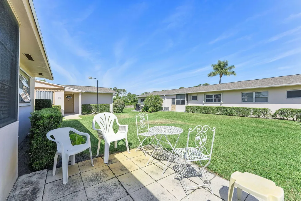 2523 Dudley Drive W West Palm Beach FL 33415