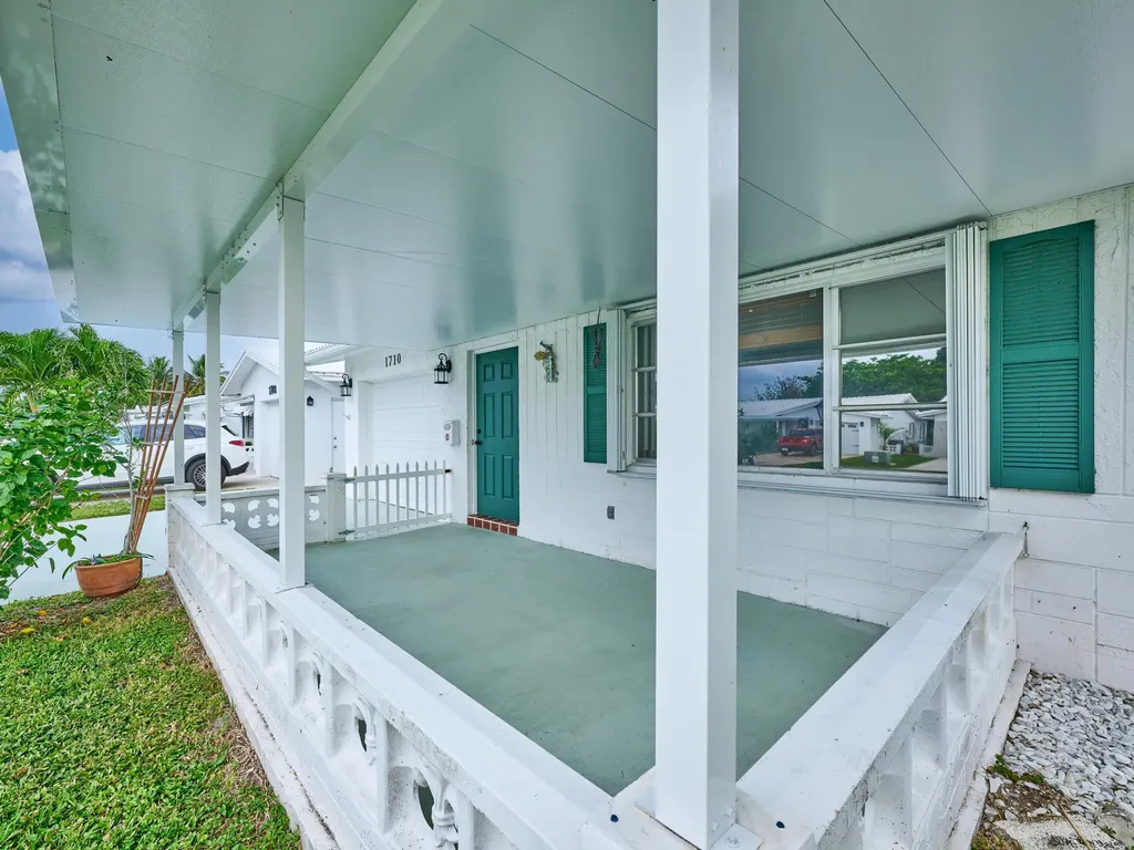 1710 SW 22nd Street Boynton Beach FL 33426