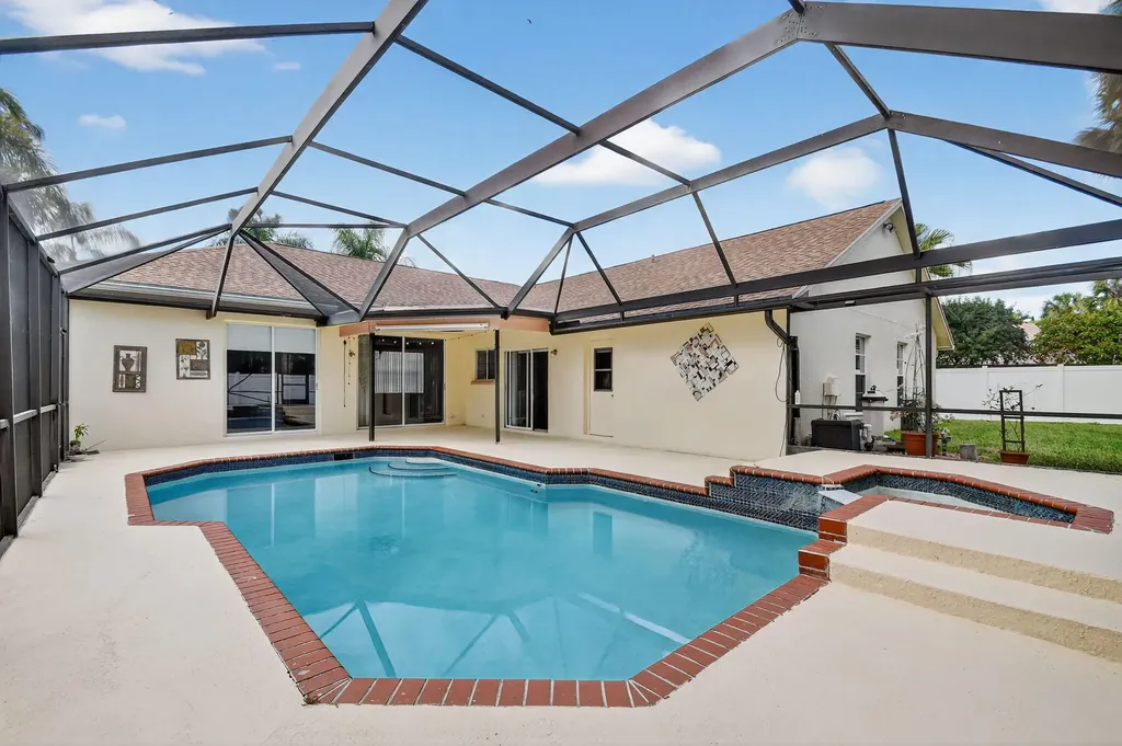 3747 Woods Walk Boulevard Lake Worth FL 33467
