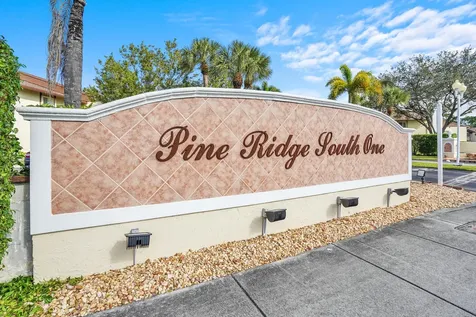 142 Lake Pine Circle Greenacres FL 33463