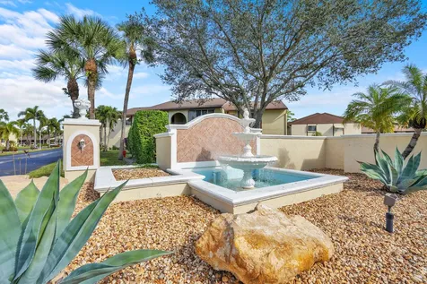 142 Lake Pine Circle Greenacres FL 33463
