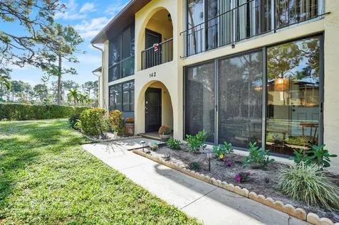 142 Lake Pine Circle Greenacres FL 33463