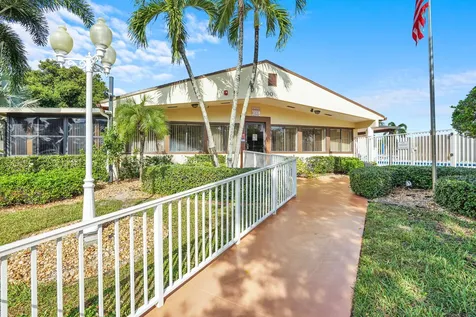 142 Lake Pine Circle Greenacres FL 33463
