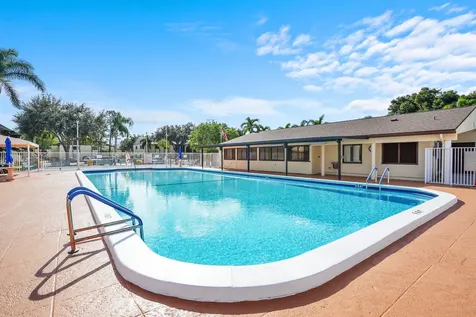 142 Lake Pine Circle Greenacres FL 33463