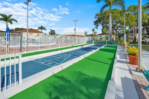 142 Lake Pine Circle Greenacres FL 33463