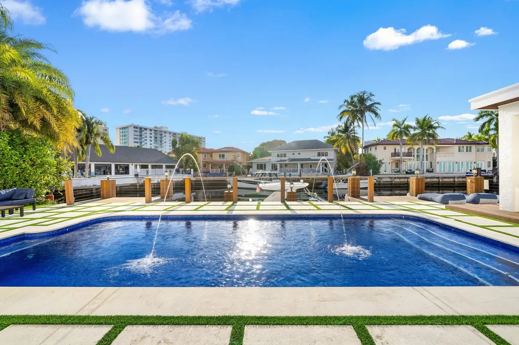 16430 NE 30th Avenue North Miami Beach FL 33160