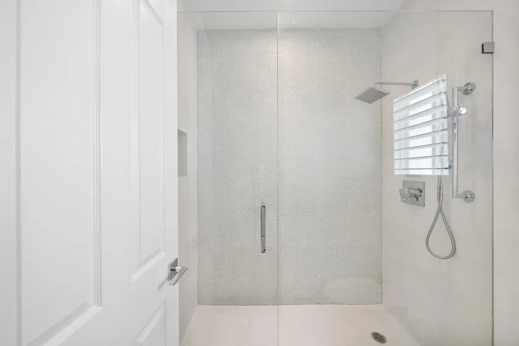 16430 NE 30th Avenue North Miami Beach FL 33160