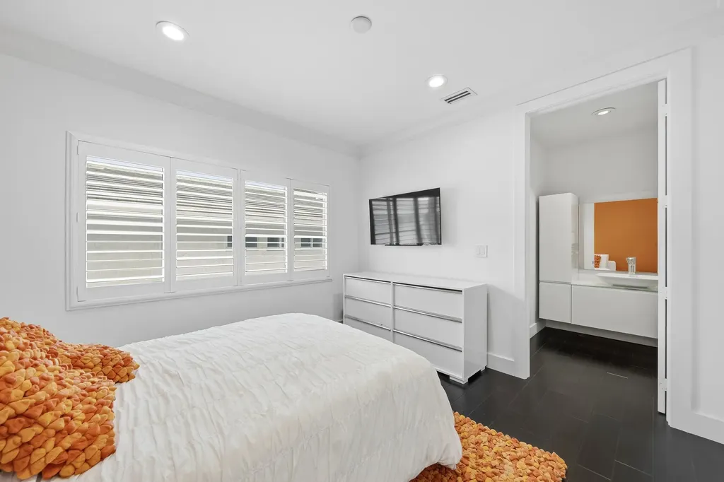 16430 NE 30th Avenue North Miami Beach FL 33160