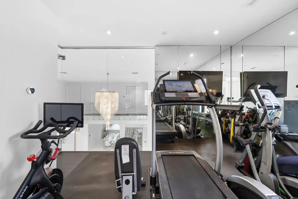16430 NE 30th Avenue North Miami Beach FL 33160