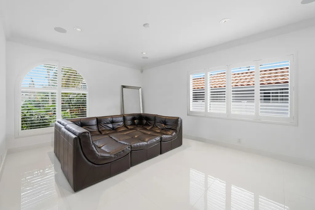16430 NE 30th Avenue North Miami Beach FL 33160