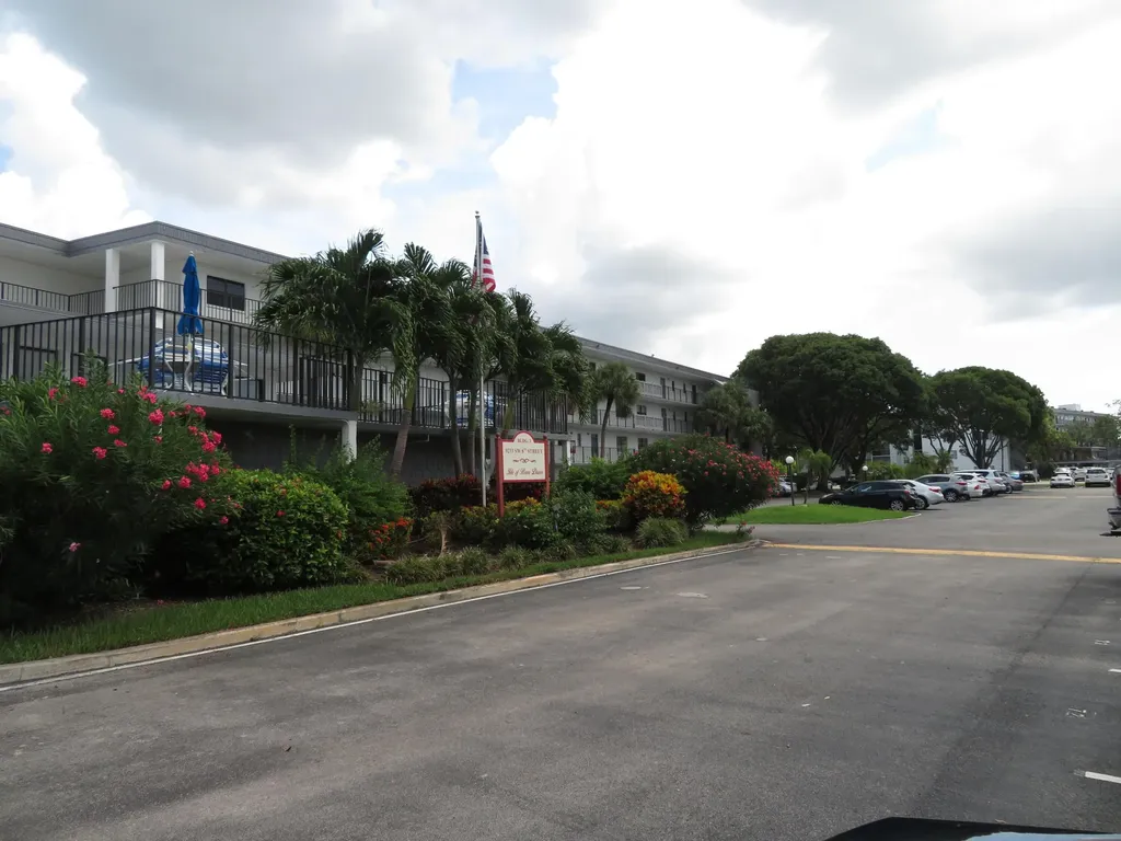 9233 SW 8th Street Boca Raton FL 33428