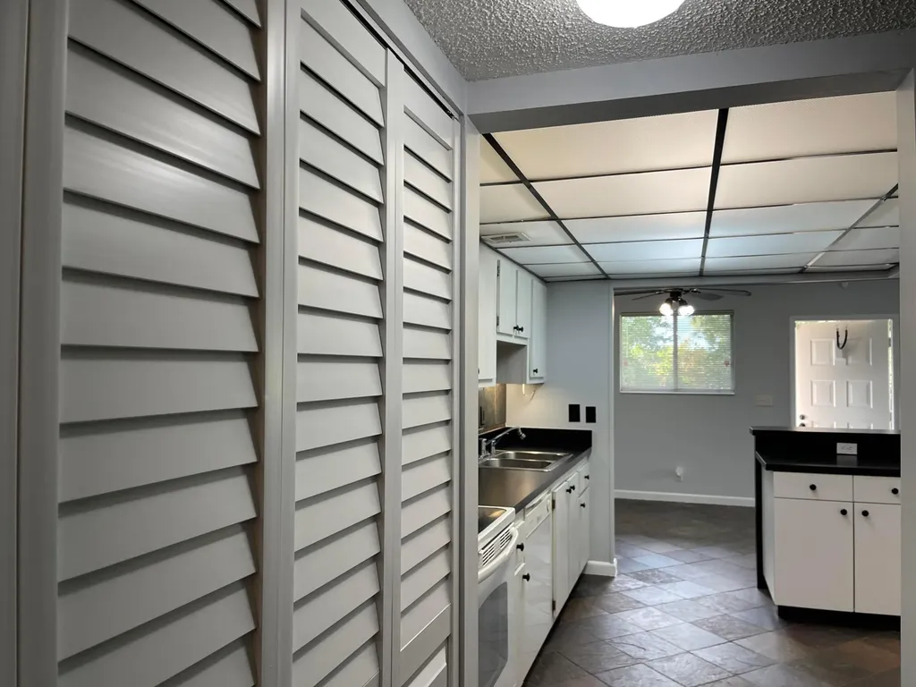 1850 Fairview Villas Drive Palm Springs FL 33406