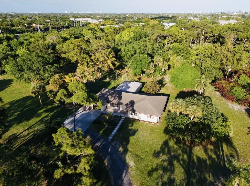 8895 N Bates Road Palm Beach Gardens FL 33418