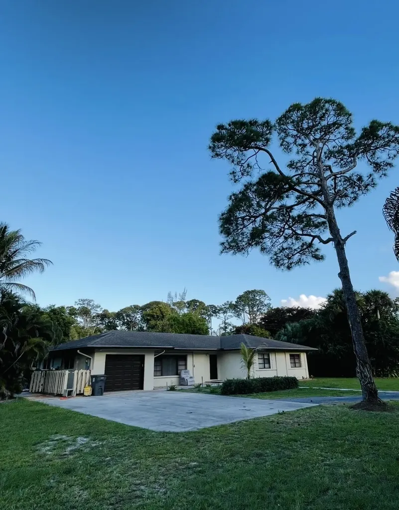 8895 N Bates Road Palm Beach Gardens FL 33418