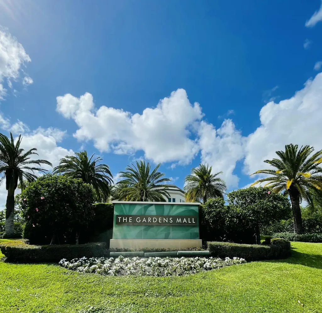 8895 N Bates Road Palm Beach Gardens FL 33418
