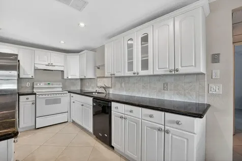 258 Monaco F Delray Beach FL 33446