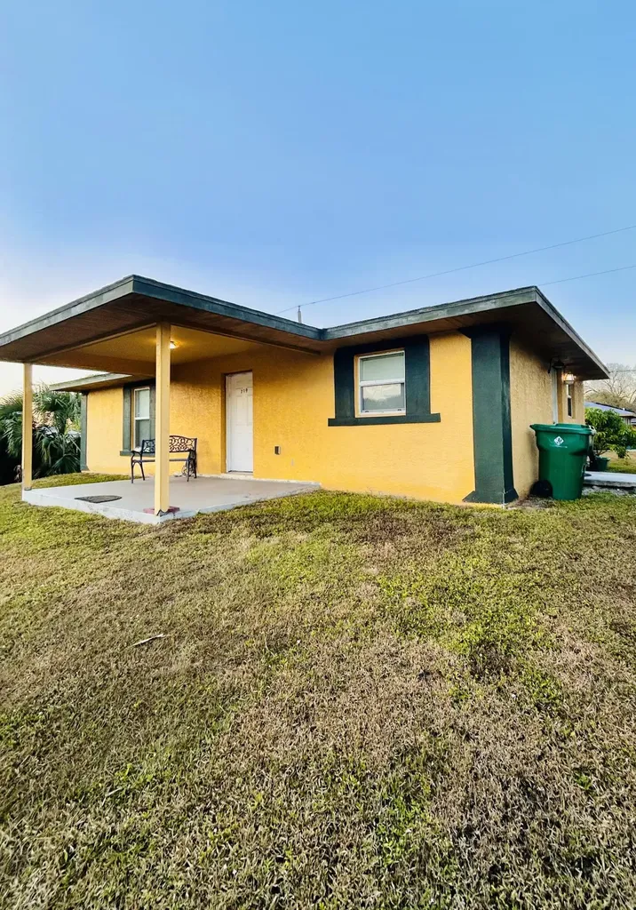 719 Carolina Avenue Clewiston FL 33440