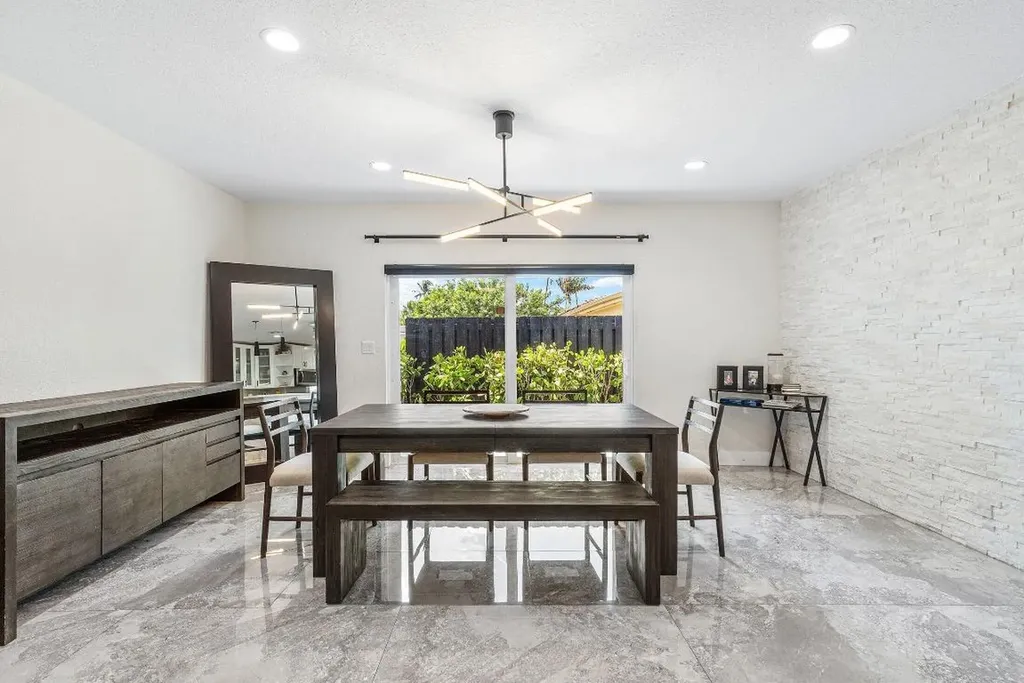 2200 SE 9th Street Pompano Beach FL 33062