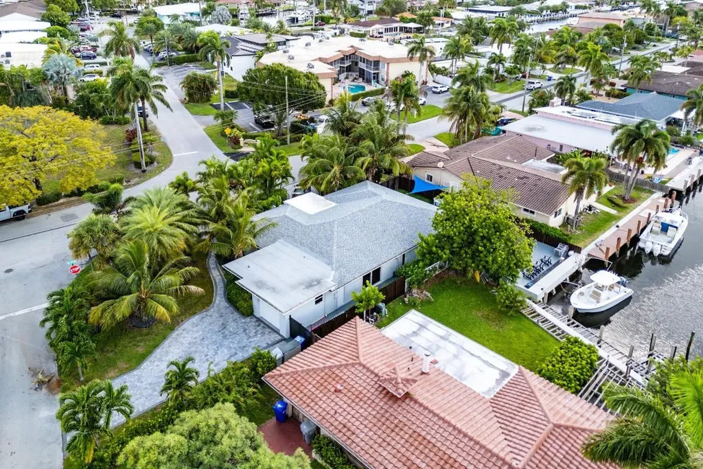 2200 SE 9th Street Pompano Beach FL 33062