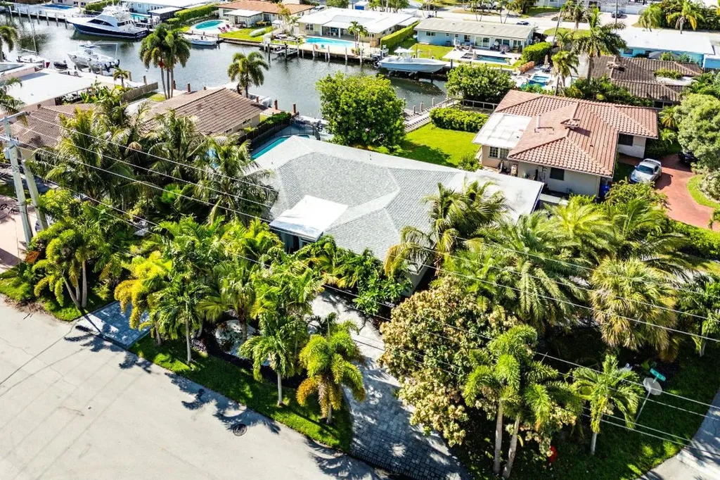 2200 SE 9th Street Pompano Beach FL 33062