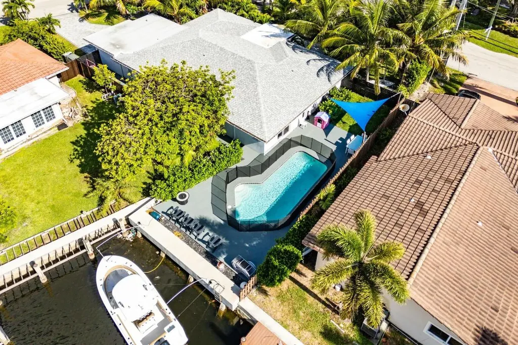 2200 SE 9th Street Pompano Beach FL 33062