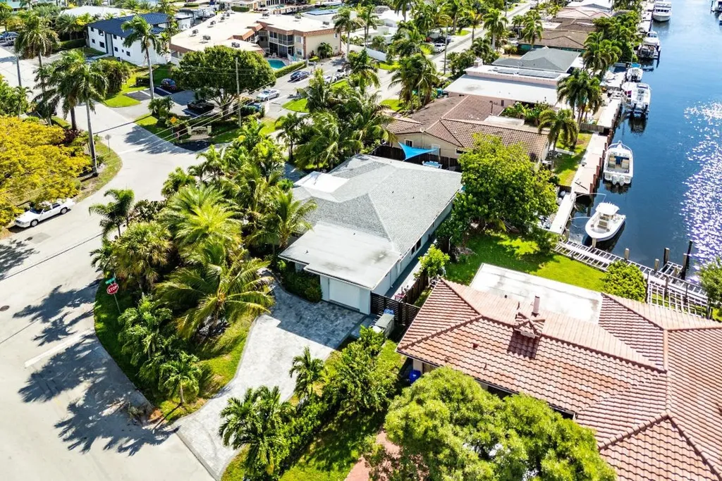 2200 SE 9th Street Pompano Beach FL 33062