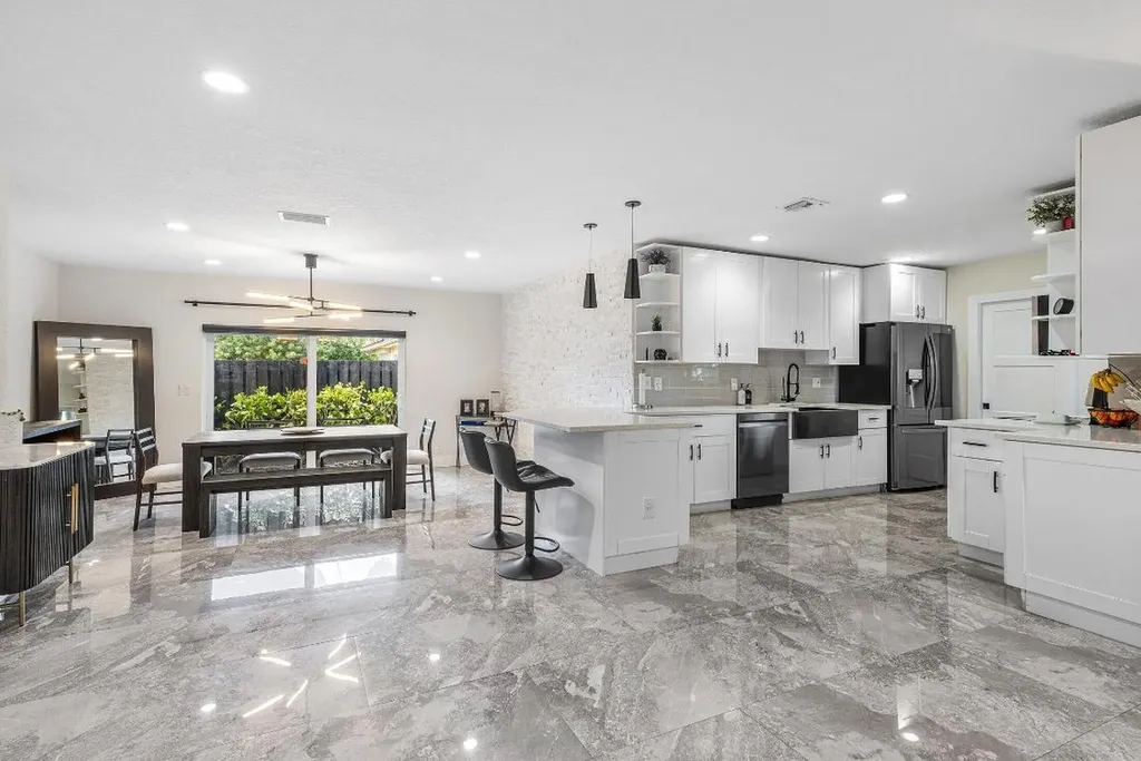 2200 SE 9th Street Pompano Beach FL 33062
