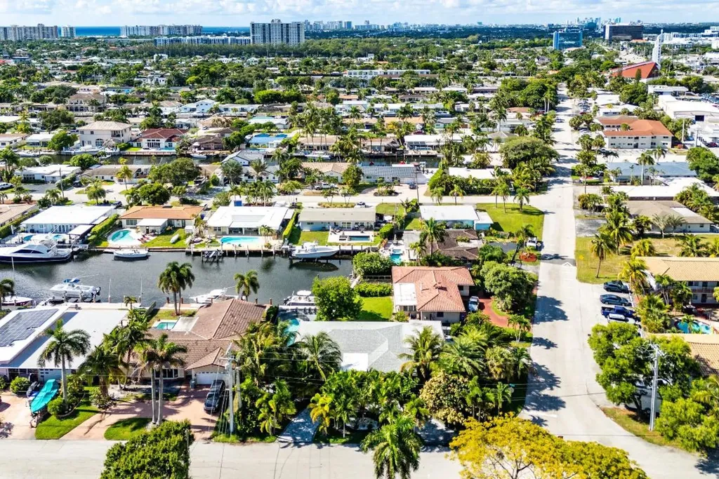 2200 SE 9th Street Pompano Beach FL 33062