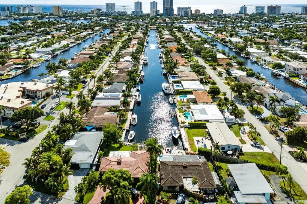 2200 SE 9th Street Pompano Beach FL 33062