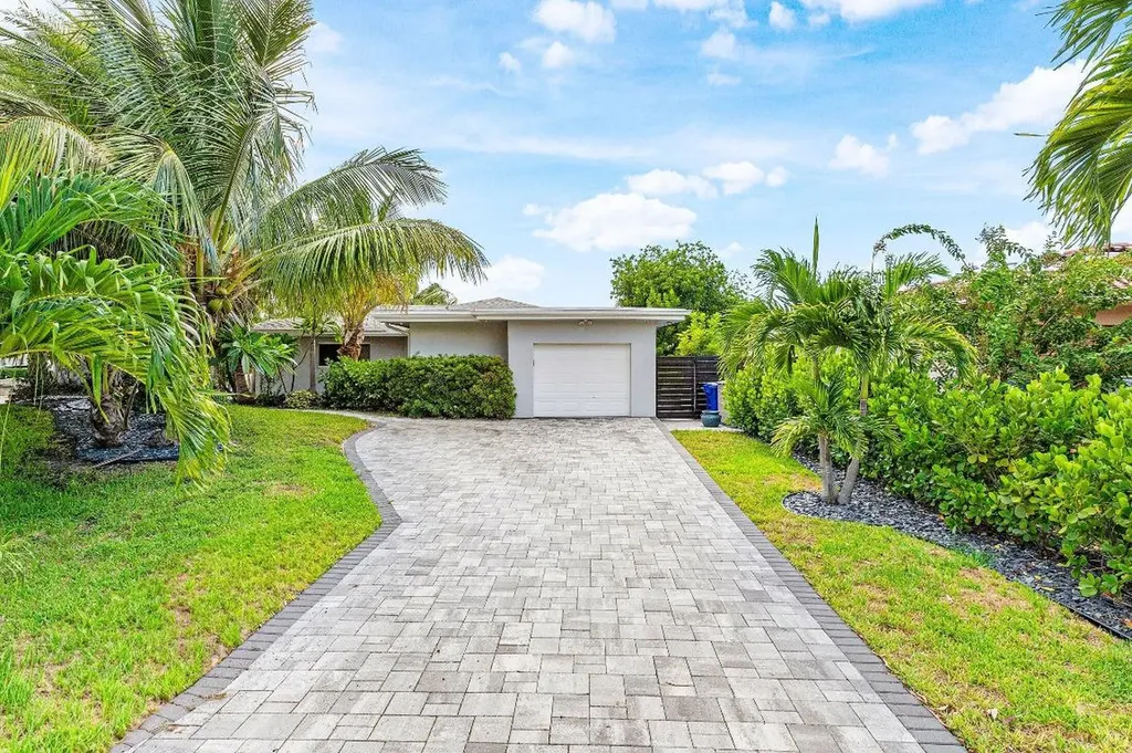 2200 SE 9th Street Pompano Beach FL 33062
